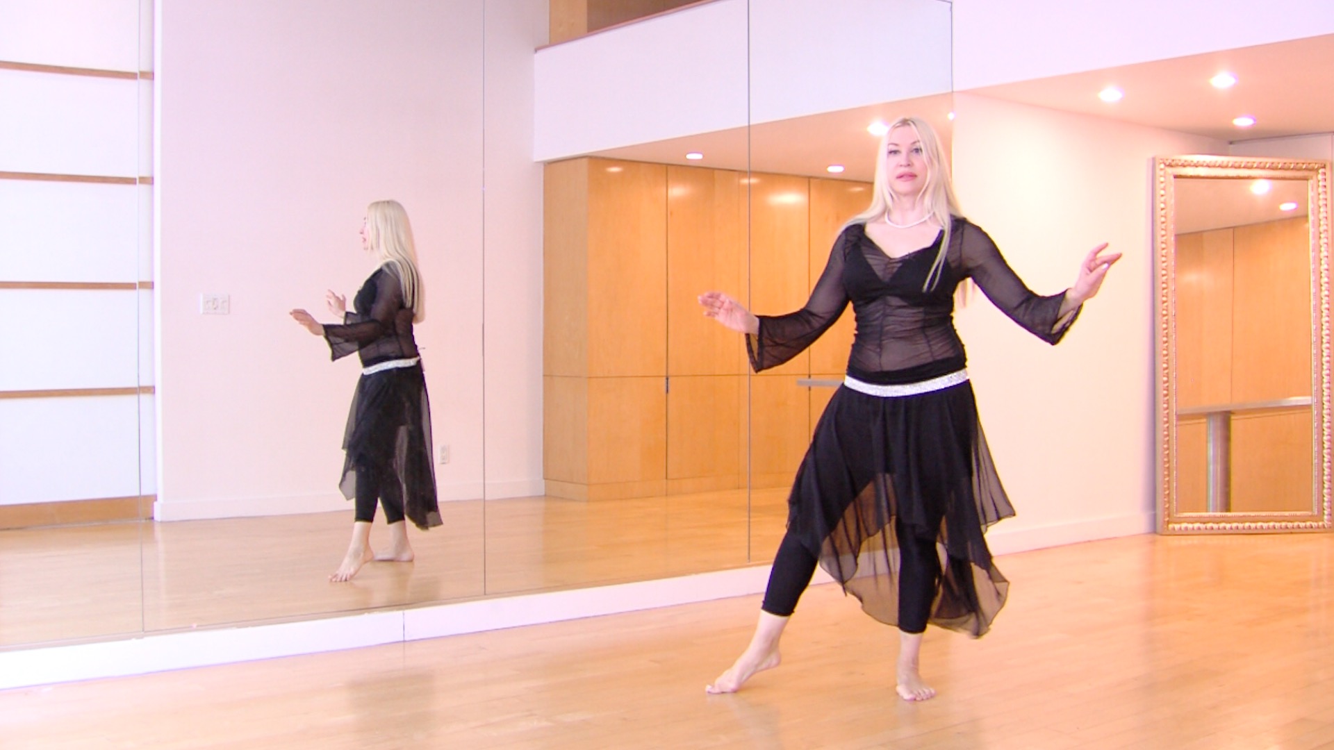 Belly Dance Fluid Accents Technique with Neon