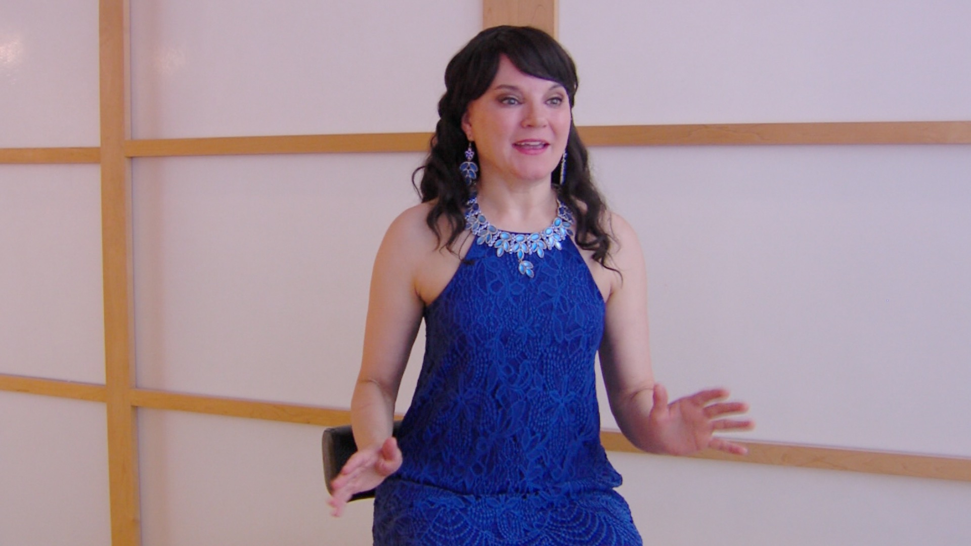 Belly Dance with props - Tanna Valentine - Interview