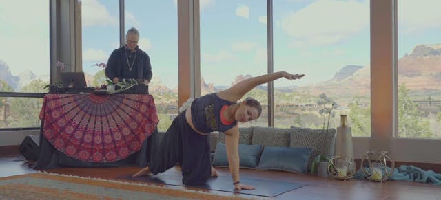 All Levels Vinyasa Flow with Yvonne