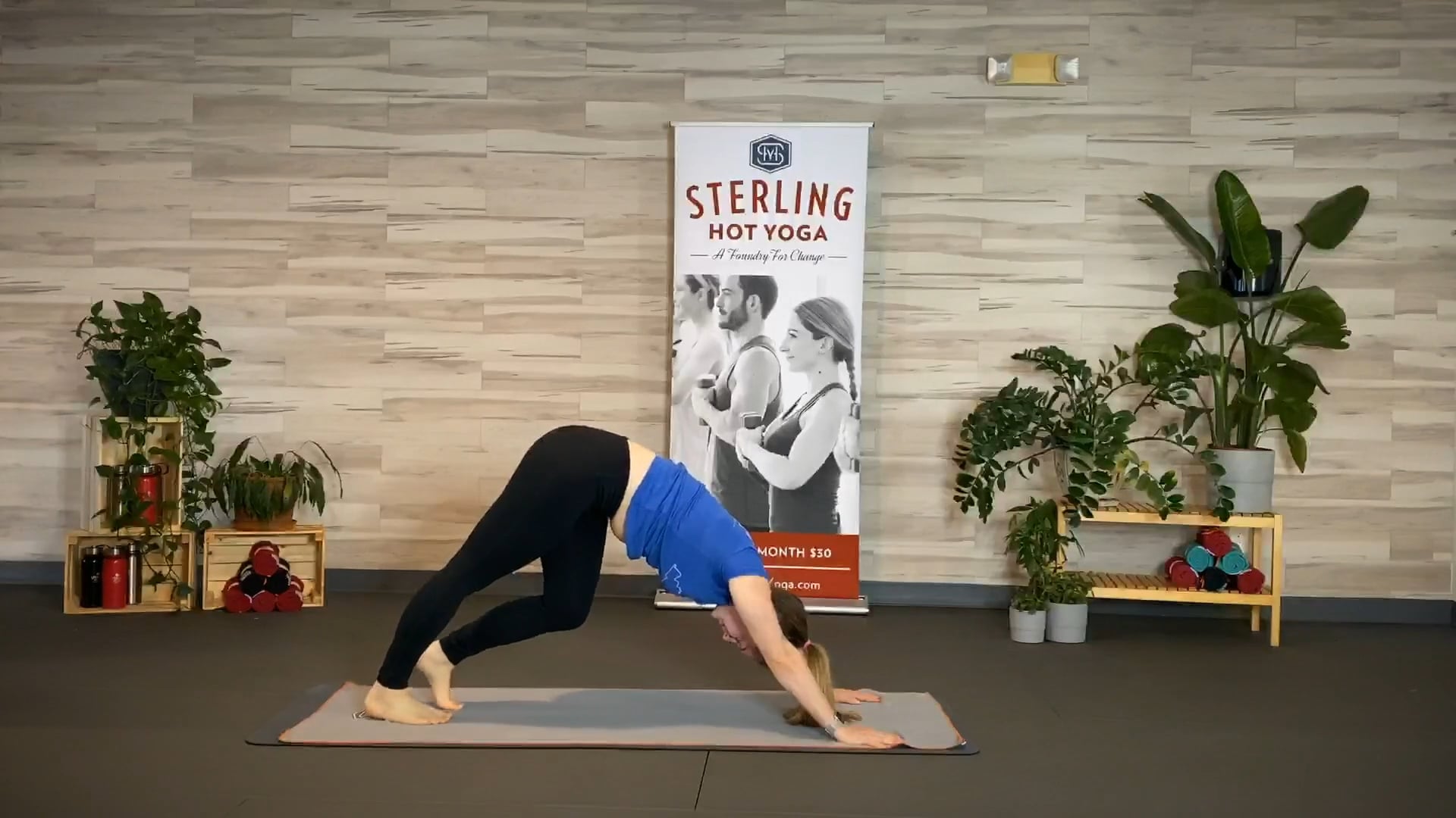 H - 60min Vinyasa with Amanda