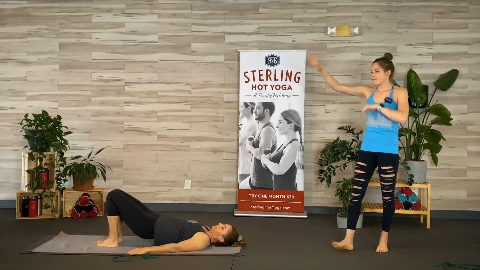 F - 45min Hot Pilates With Caroline with Band