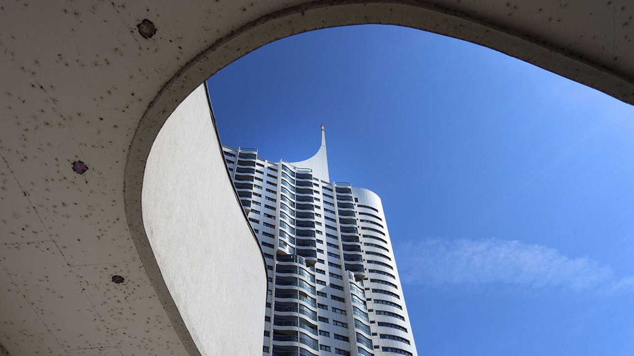 Harry Seidler: Modernist (1-Year Rental)