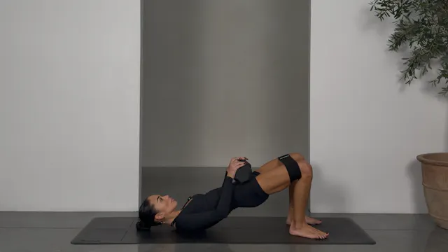 5 MINUTE GLUTE ACTIVATION: 10-15KG WE...