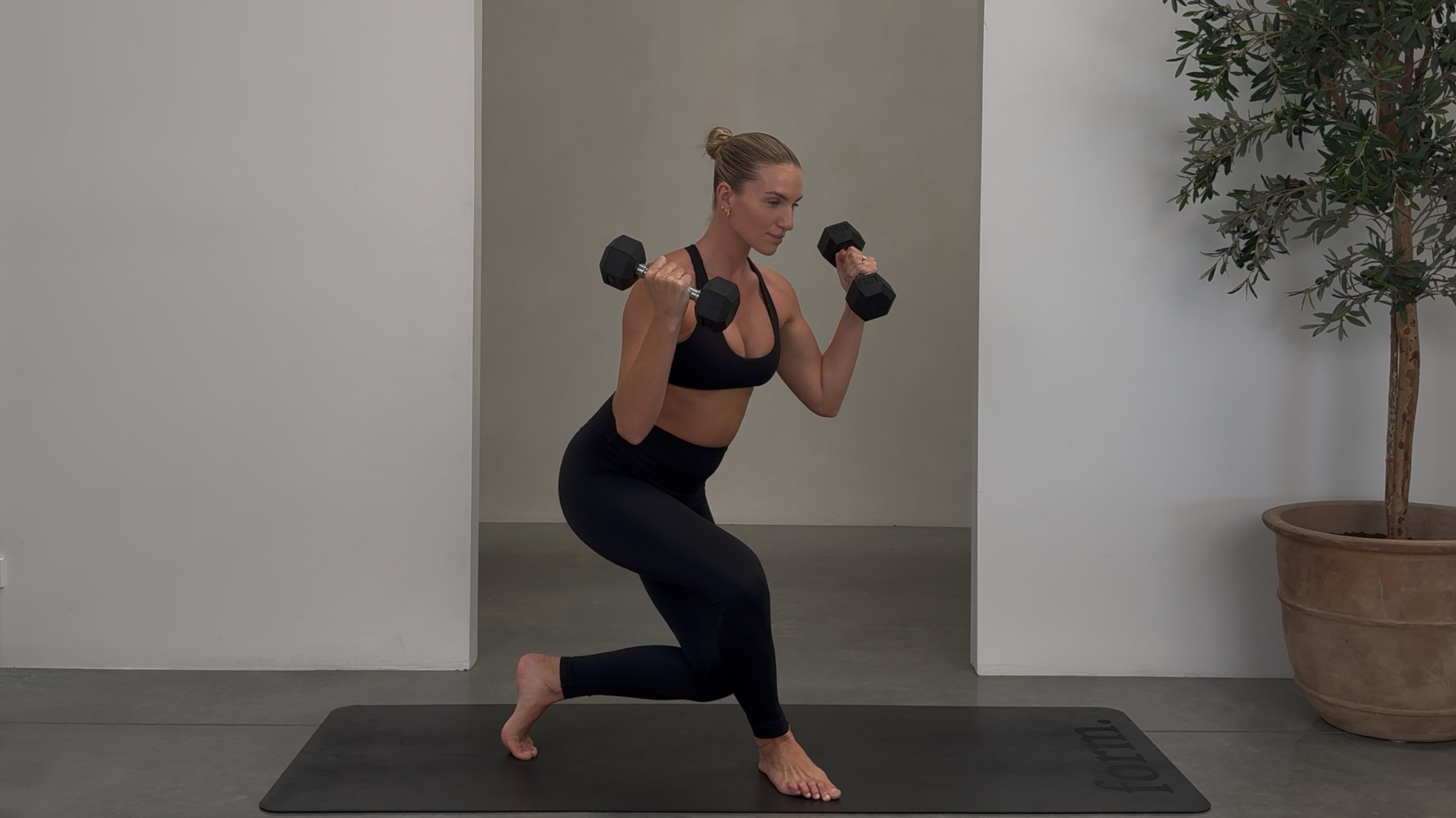 25 MINUTE FULL BODY STRONGER: MEDIUM WEIGHTS (4-6KG)