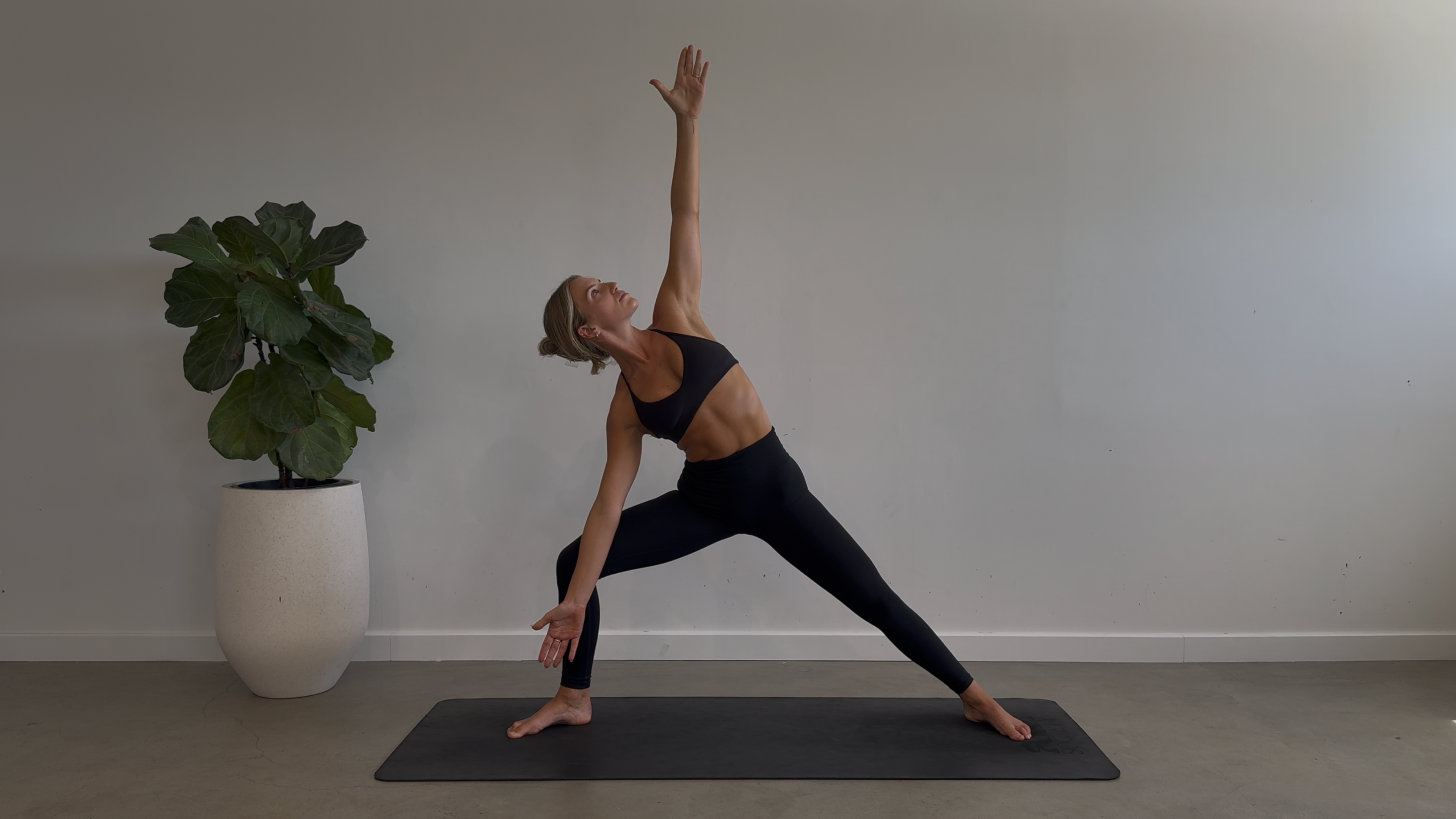 10 MINUTE STRETCH & FLOW