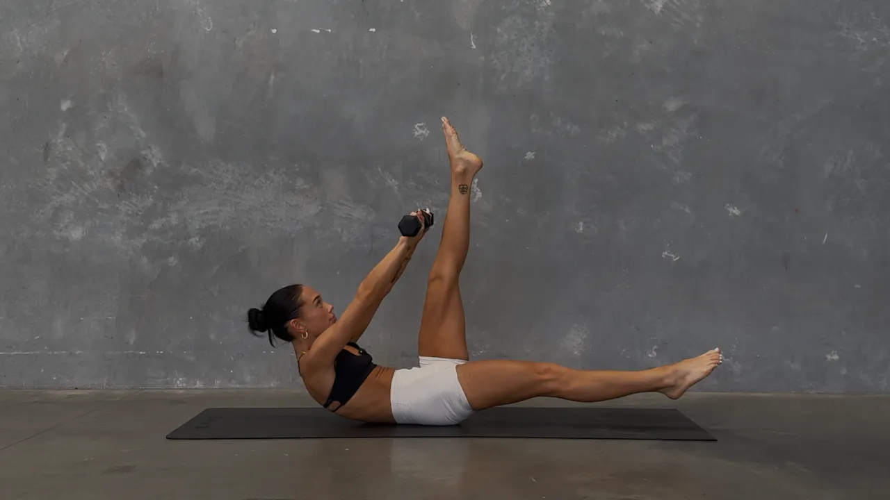 15 MINUTE CORE STRENGTH: WEIGHTS - CORE WORKOUTS - STRONG BY IZZY