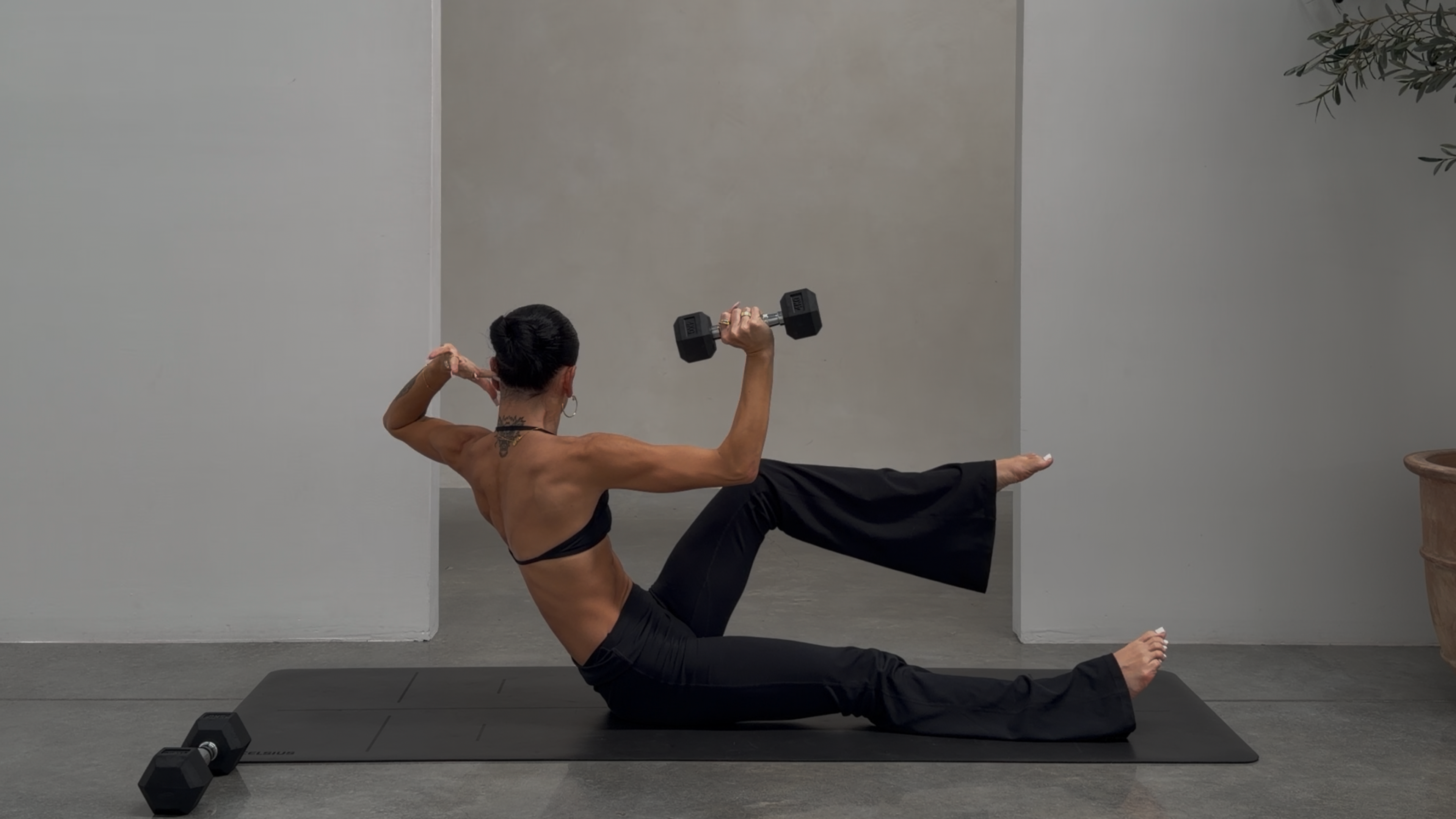 DAY ONE: 55 MINUTE FULL BODY STRONGER: 4KG WEIGHT + 5KG WEIGHT