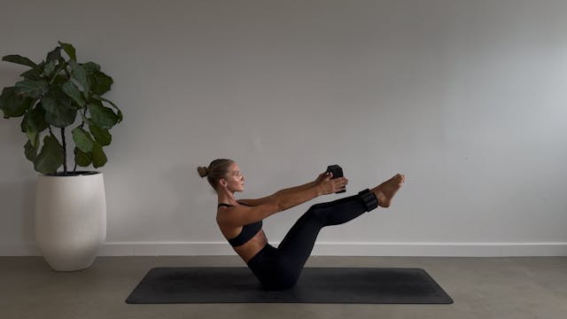 DAY TWELVE: 10 Minute Core Sculpt: Bl...