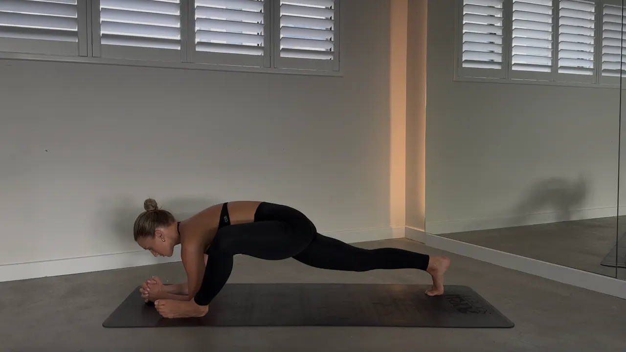 30 MINUTE LOWER BODY STRETCH: BLOCK - STRONG BY IZZY