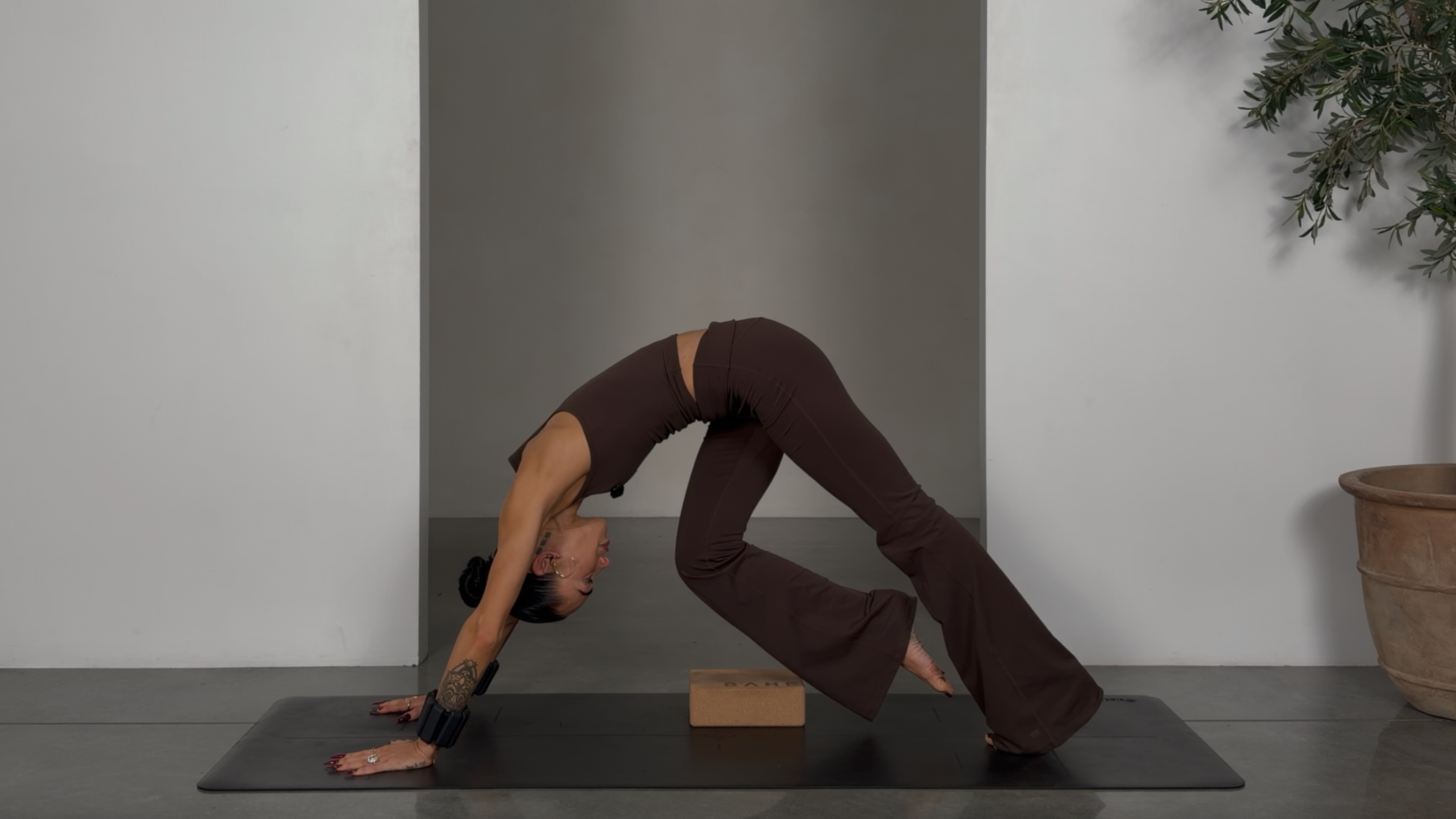 40 MINUTE FULL BODY SCULPT: BLOCK + WRIST WEIGHTS