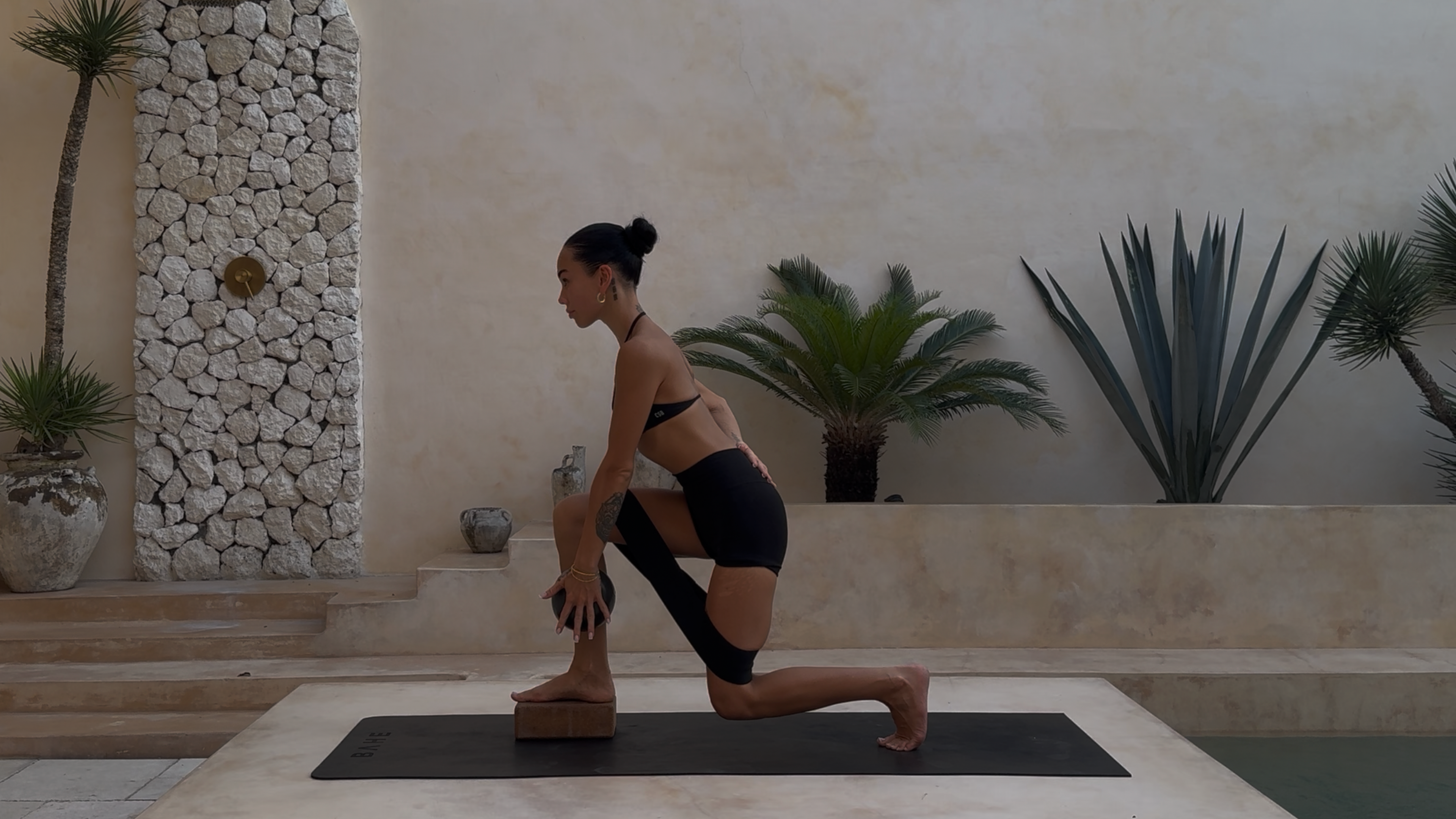 45 MINUTE LOWER BODY SCULPT: BALL + BLOCK + BAND