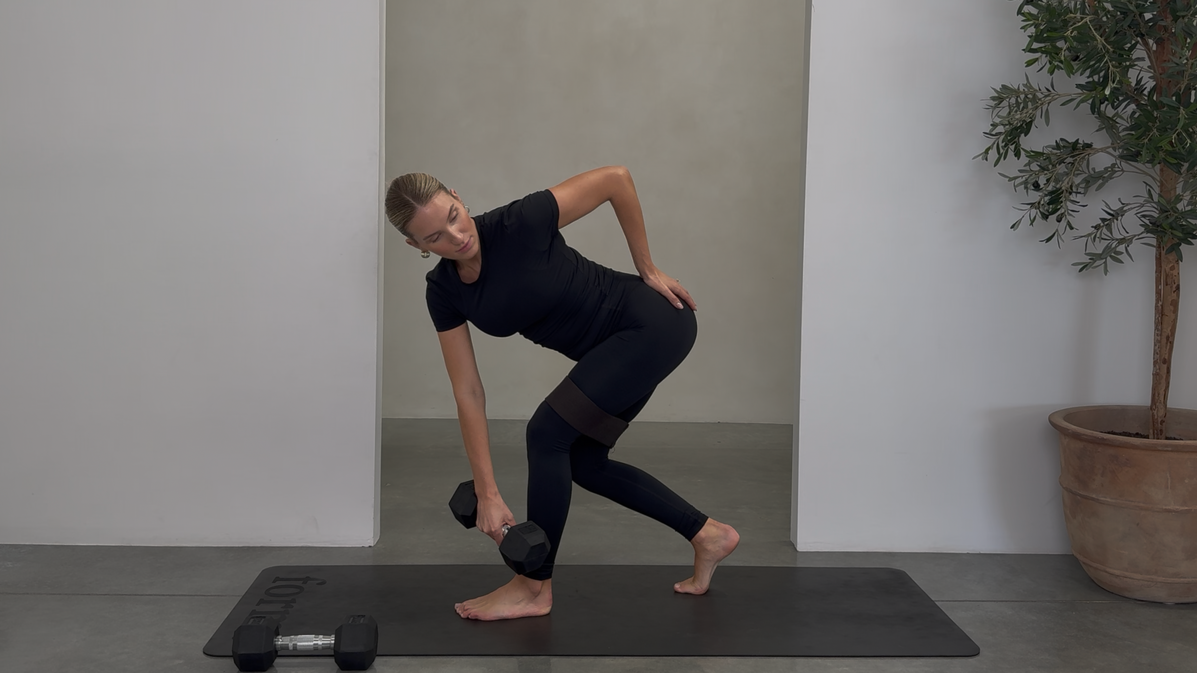 30 MINUTE LOWER BODY STRONGER: 6-10 KG WEIGHTS + BAND