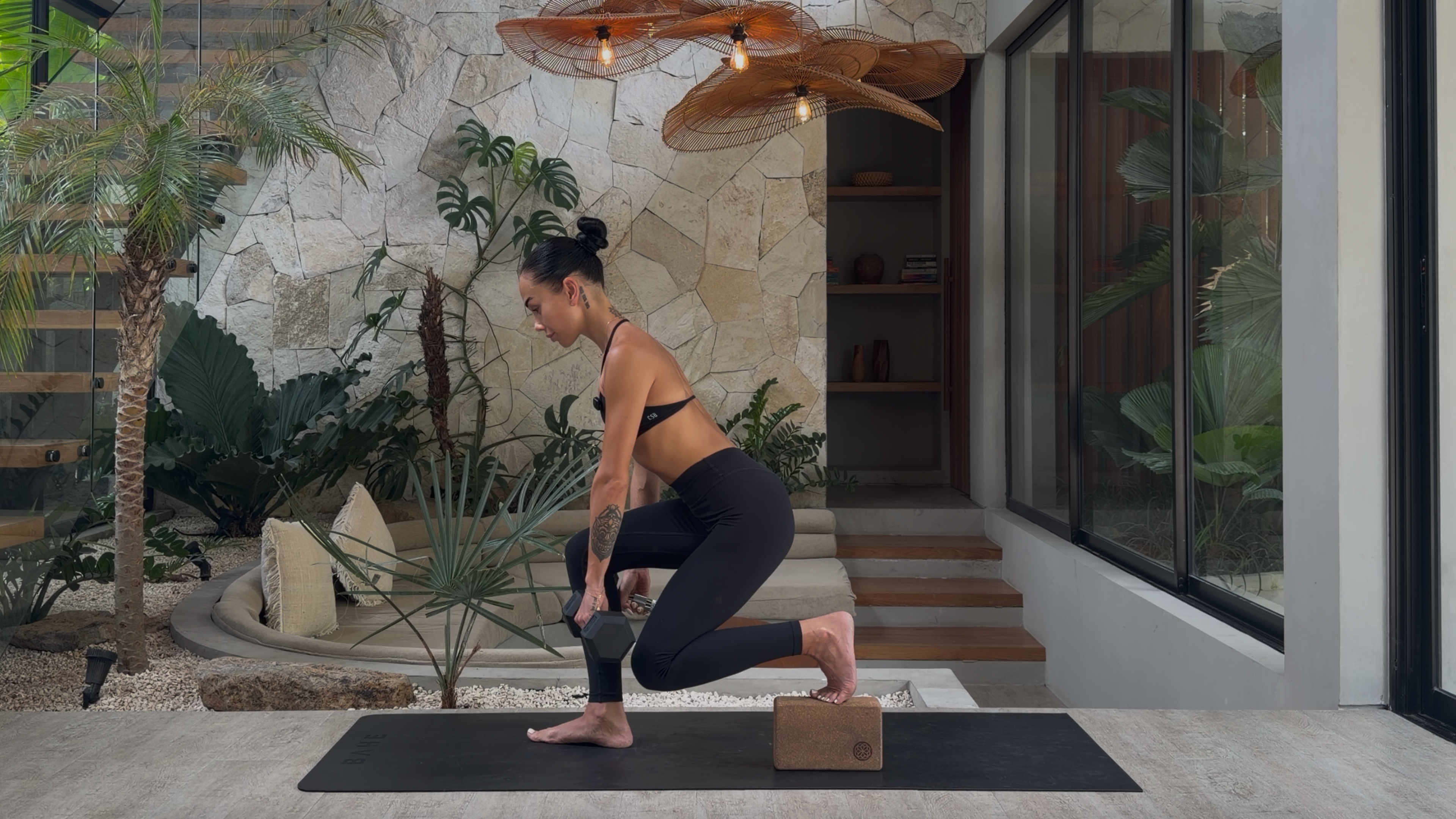 30 MINUTE GLUTE STRONGER: HEAVY WEIGHTS + BLOCK