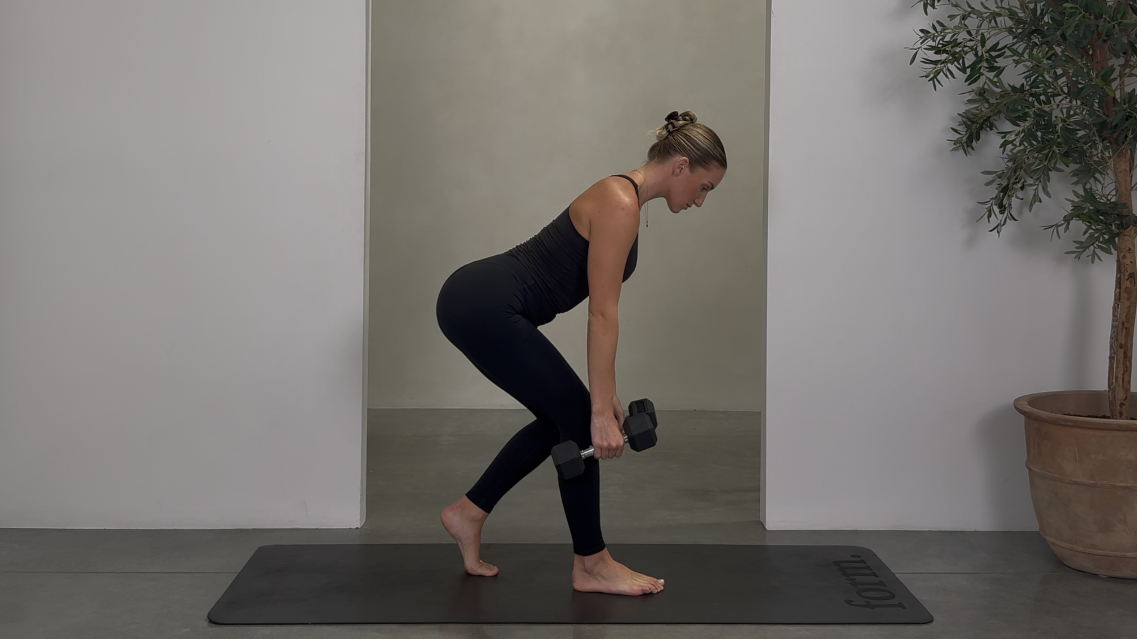 50 MINUTE FULL BODY STRENGTH: MEDIUM WEIGHTS + AW