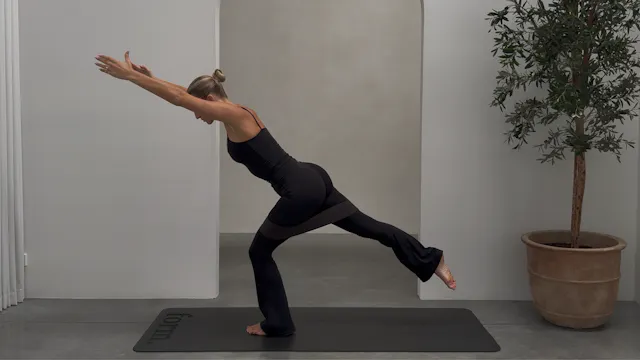 25 MINUTE LOWER BODY SCULPT: BAND + A...