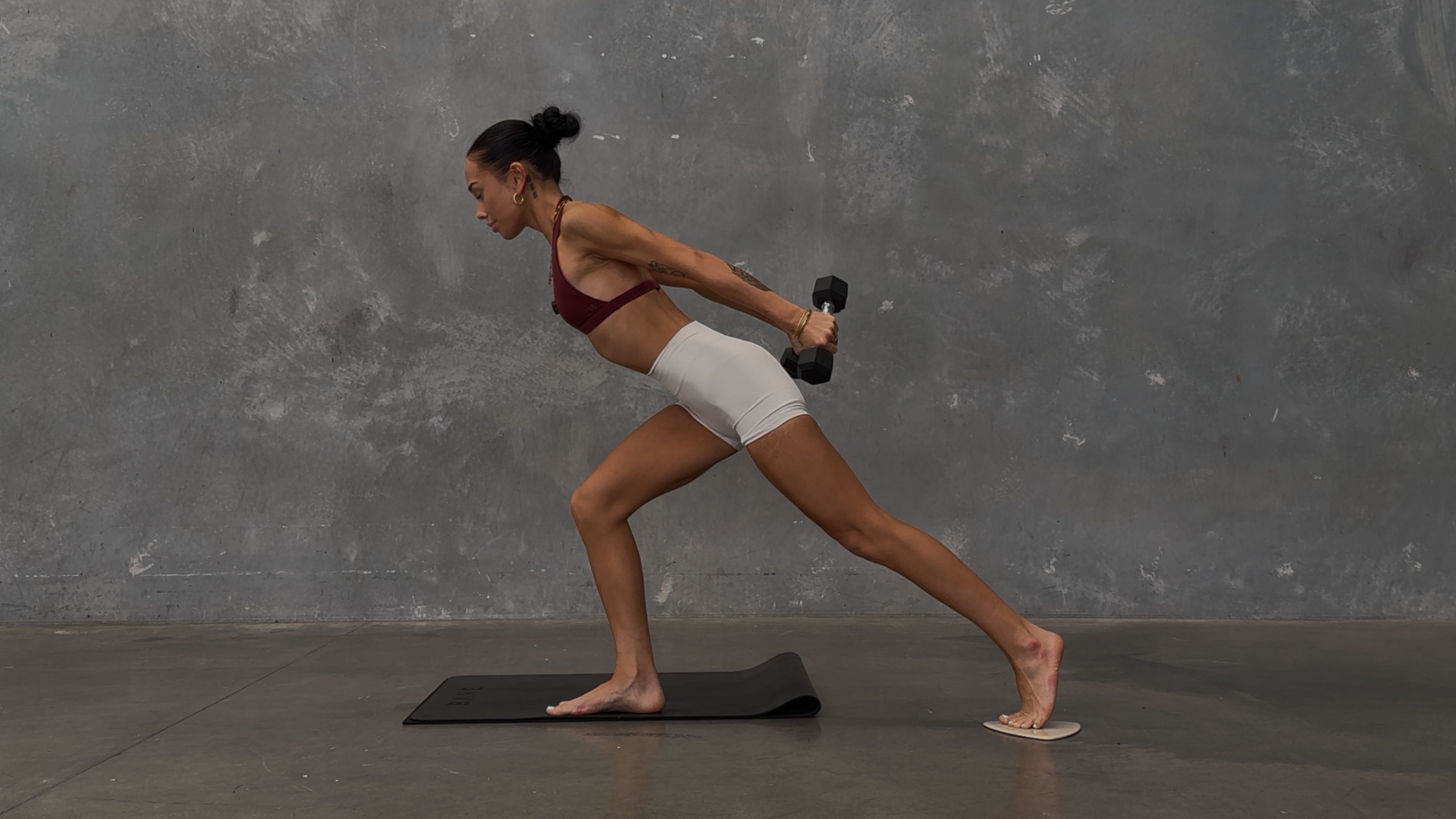 40 MINUTE FULL BODY SWEAT & SCULPT: WEIGHTS + SLIDER