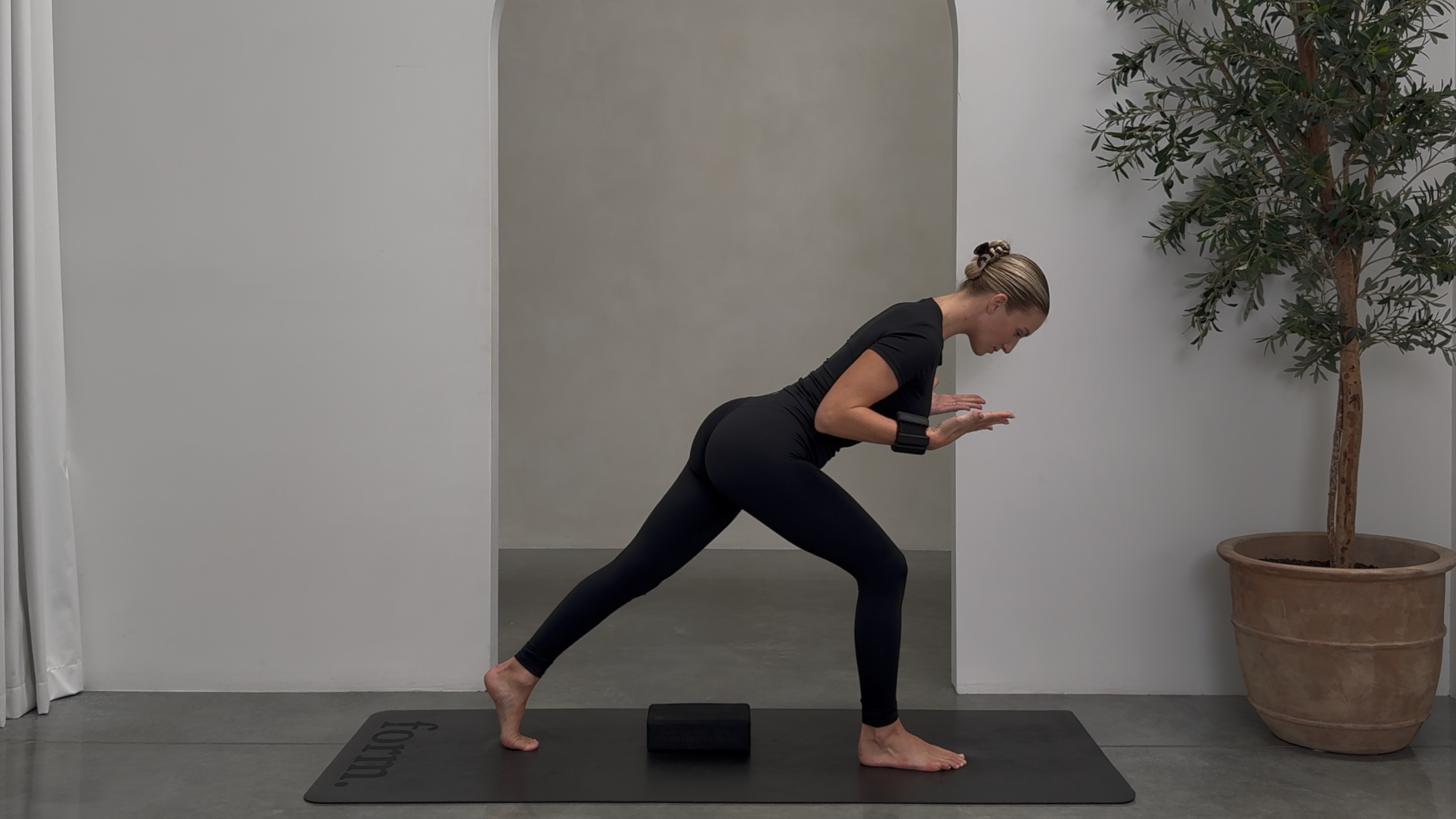 30 MINUTE FULL BODY SCULPT: BLOCK + WRIST WEIGHTS