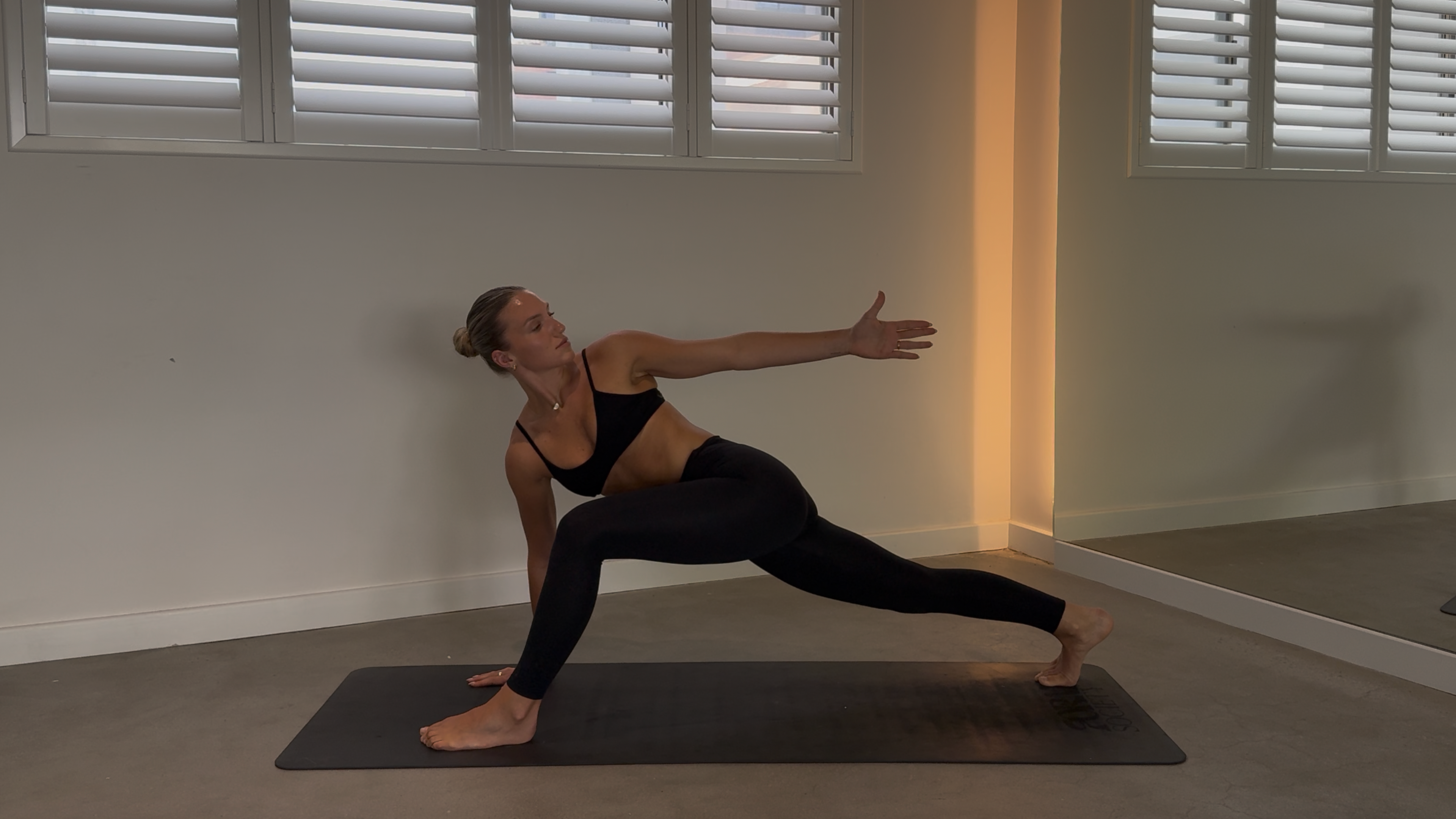 10 MINUTE FULL BODY STRETCH