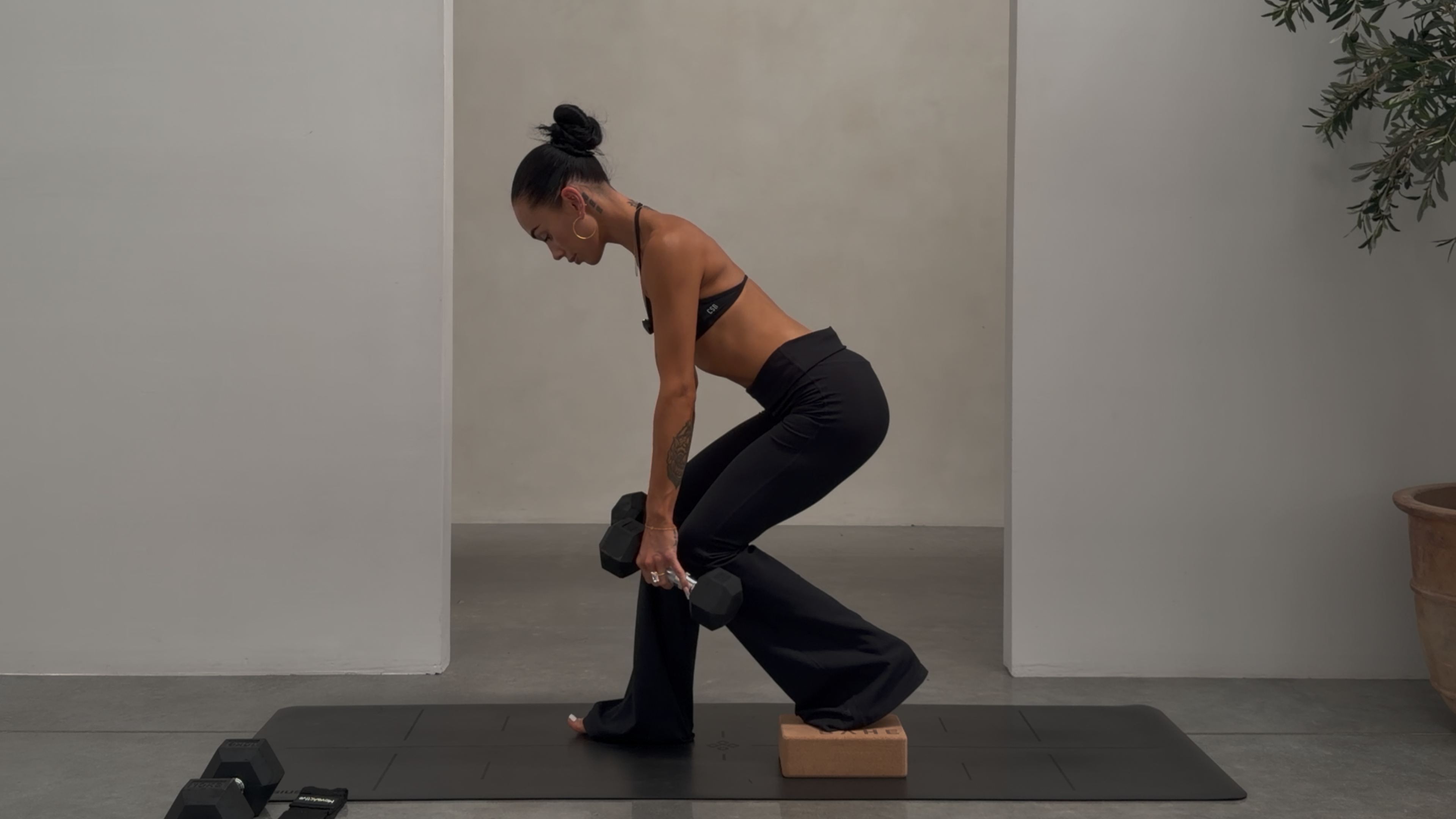 DAY THREE: 45 Minute Glute Stronger: 10kg (min) + 5kg (min) + Block + Band