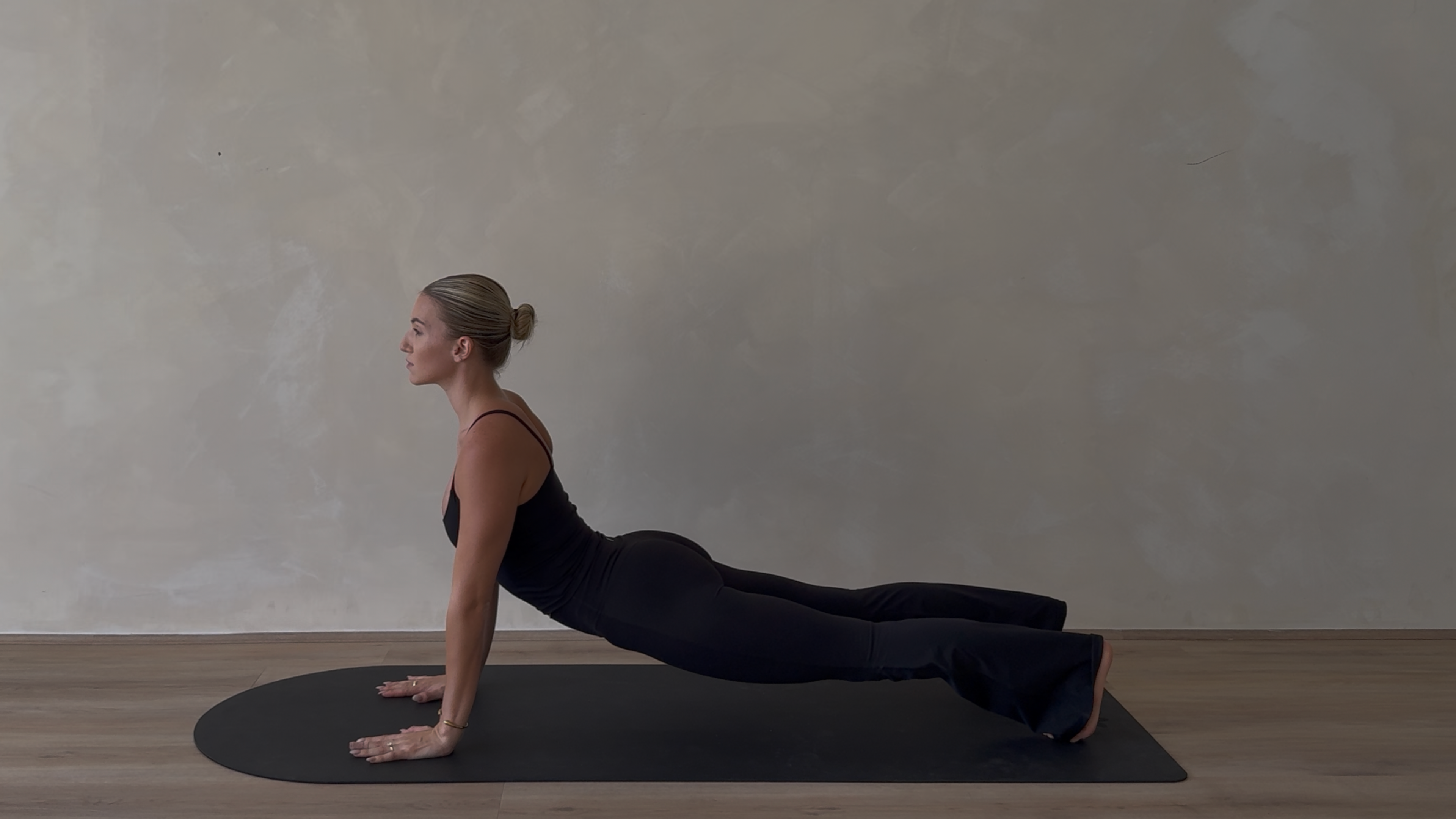 30 MINUTE FULL BODY STRETCH & FLOW