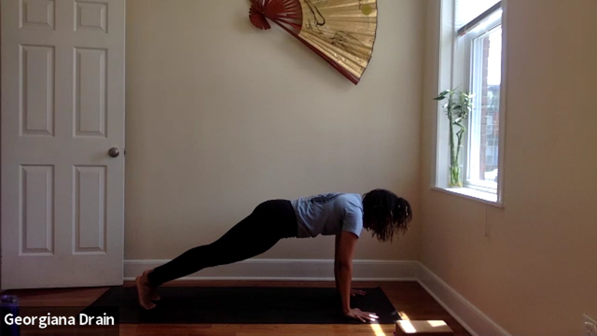 Body Strengthening Flow: Breathe & Flow with Georgiana 