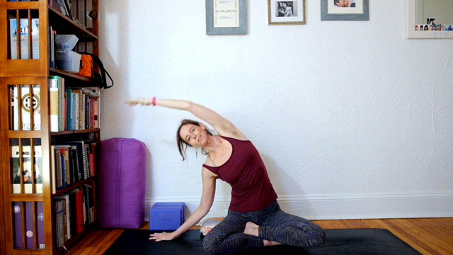 Four Minte Yoga Flow with Monica Fauble