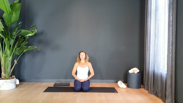Yin Flow w/ Judith for hips and shoulders | 35 minutes