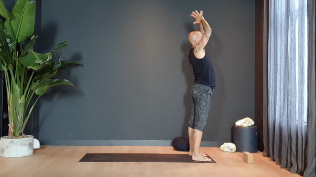 Bondi Flow w/ Luca full body stretch- & strength- class | 35 minutes