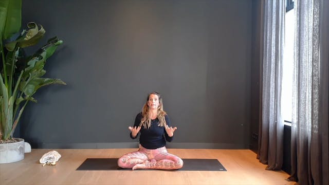 Yin flow w/ Philine for the hips | 30...