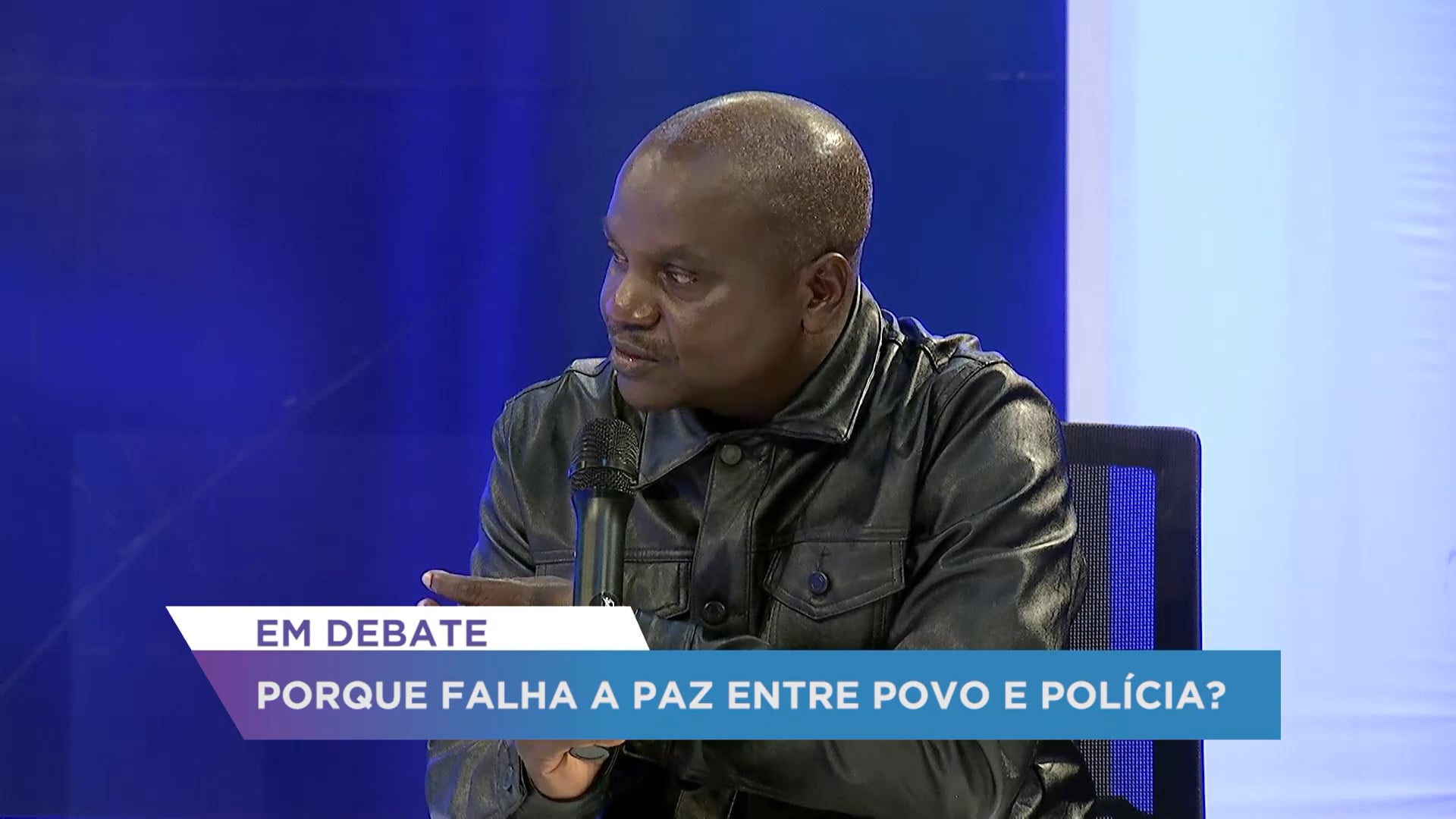 Porque falha a paz entre povo e polícia?
