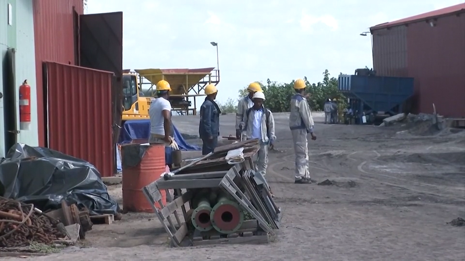 Tazetta vs População: A Crise em Pebane