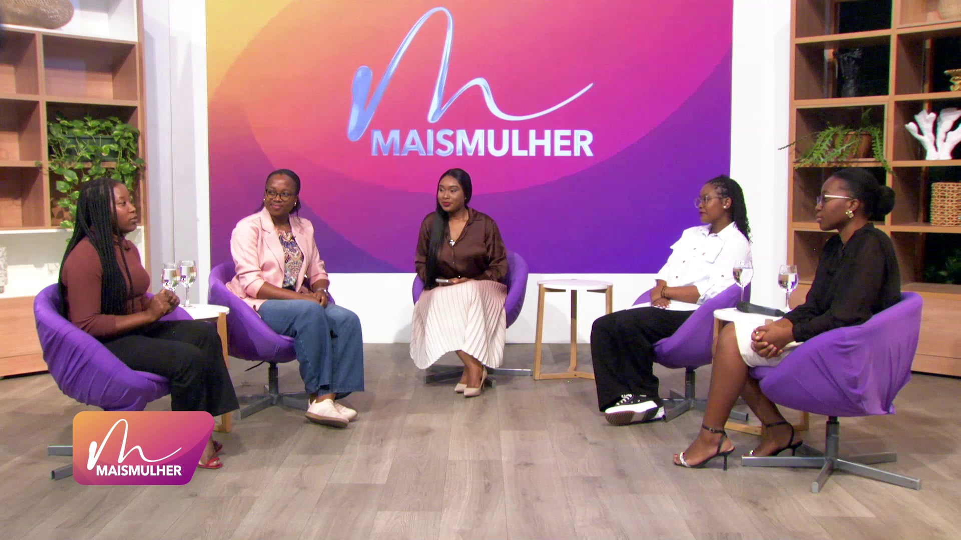 Mulheres jovens e o futuro: Sonhos pressões e identidade