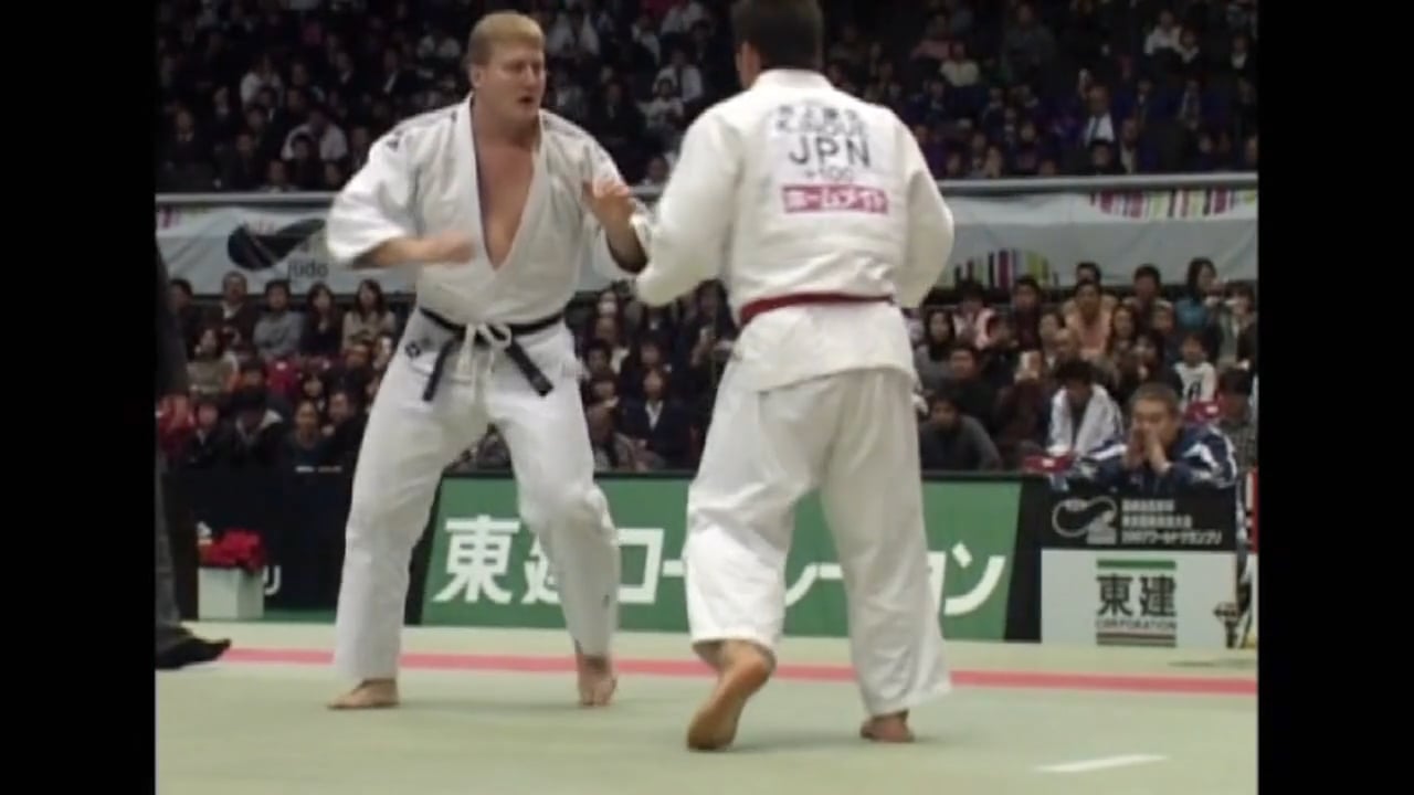 Kosei Inoue - Pinning the sleeve