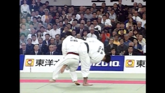 Against left arm over the top | Inoue (FRA)