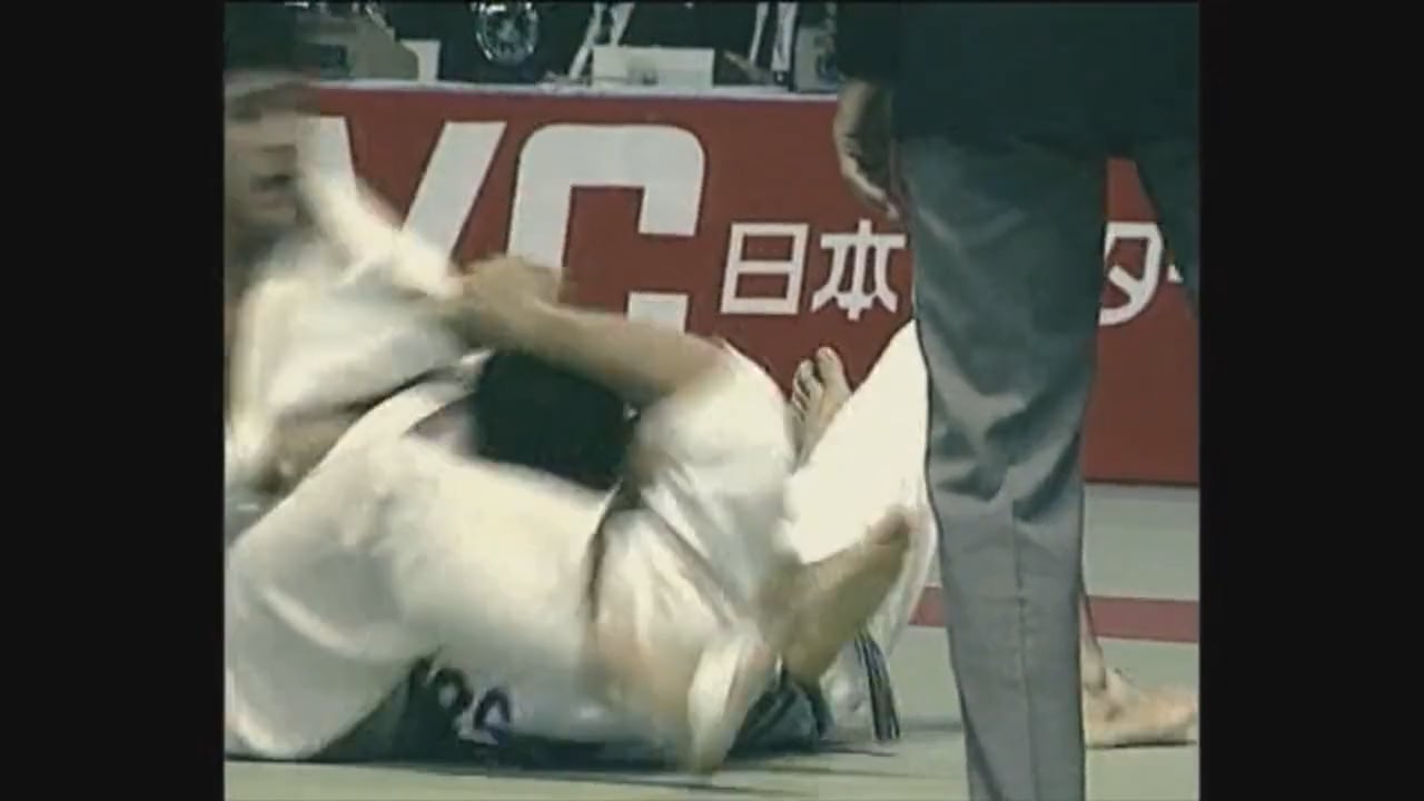 Neil Adams - Juji gatame - Getting into the lock