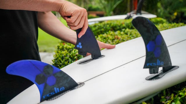 How to Insert and Remove Shortboard Fins