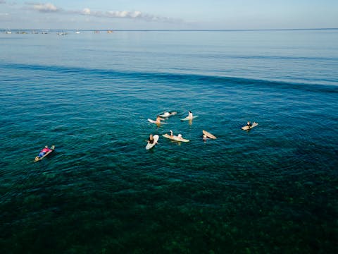 Surf Etiquette - Navigating a Crowded...