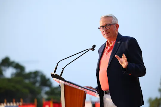 Carlos Fuentes pregona "alegria compa...