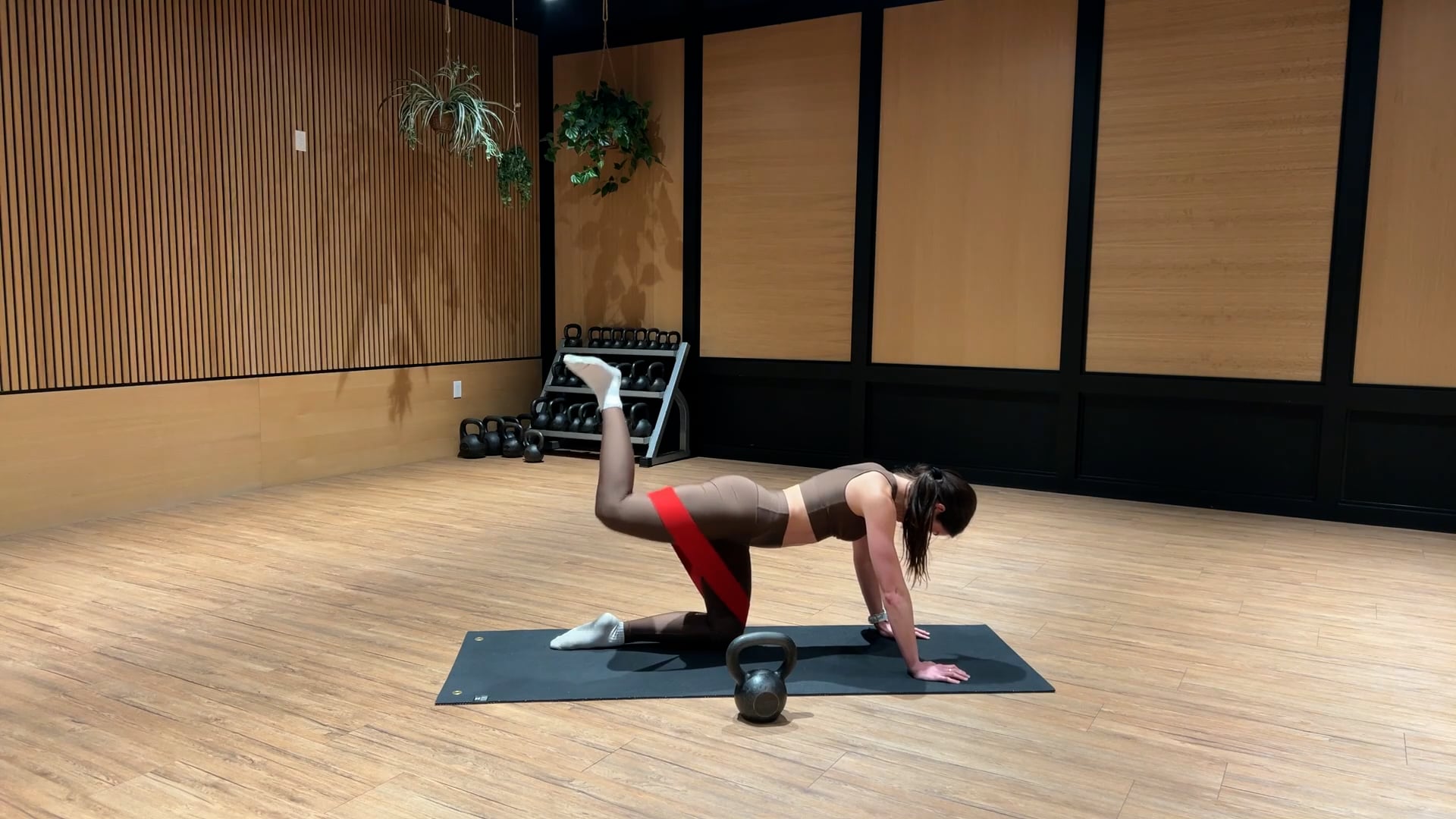 NEW | 30-minute ass & abs with Meg