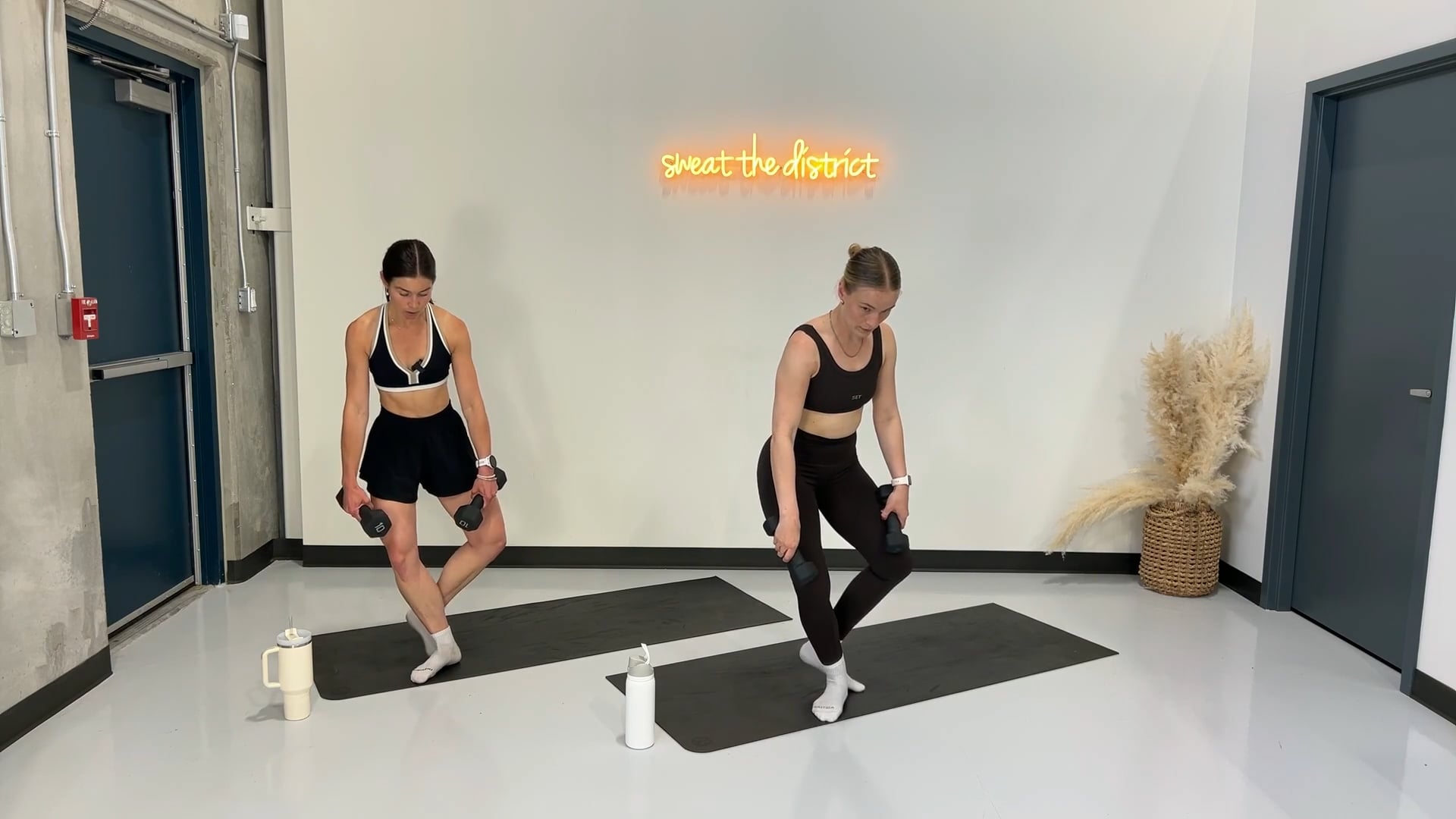 40-minute ass & abs sculpt with Aly & Meg