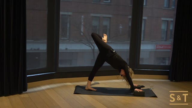 Sweat Flow: Club Cancun with Rachael,...