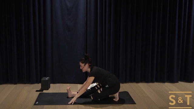 Slay & Stretch Yoga with Angela, Sweat Live: Nov. 20 2020