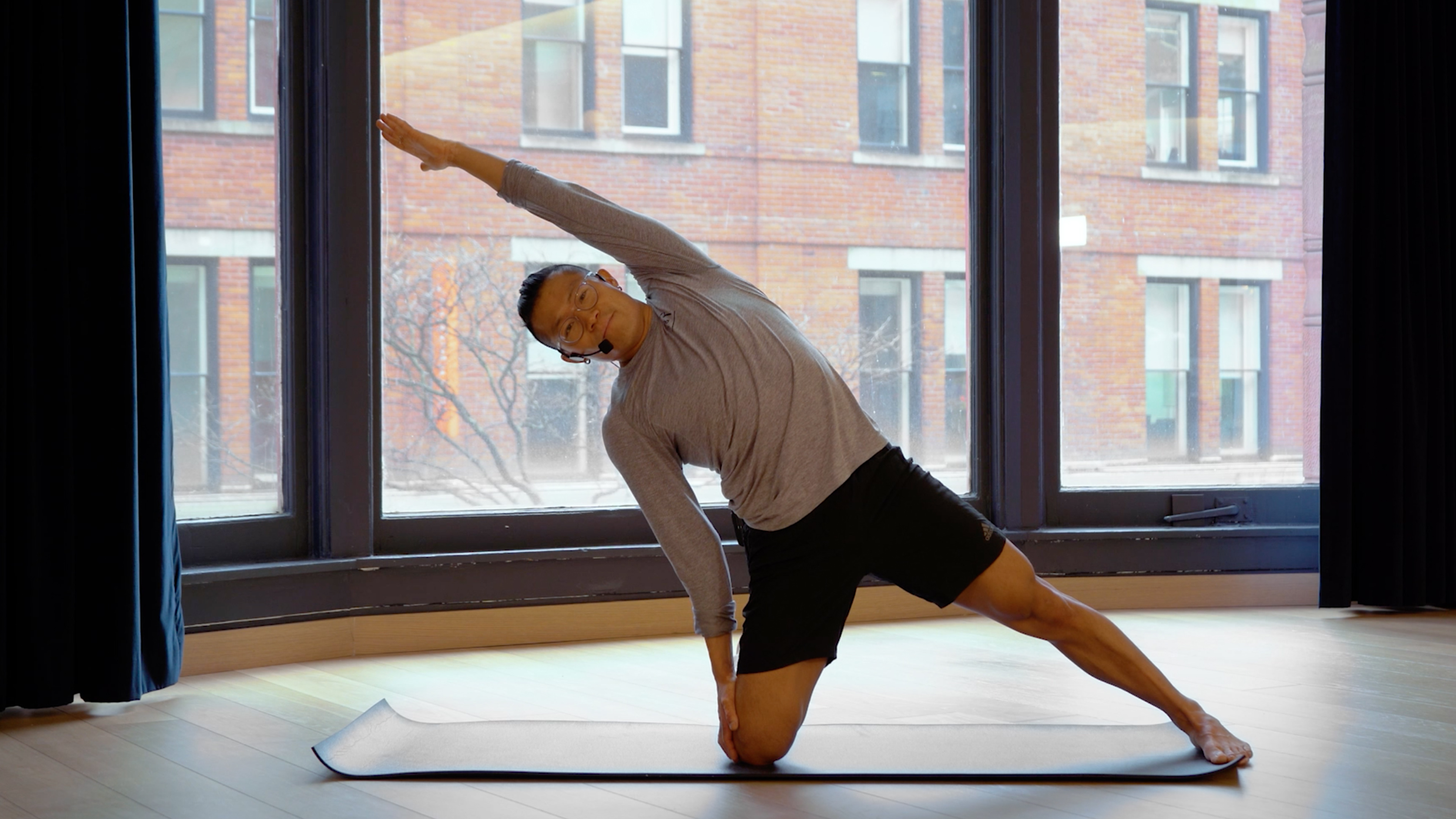 Warm-up Flow with Julian: Activation