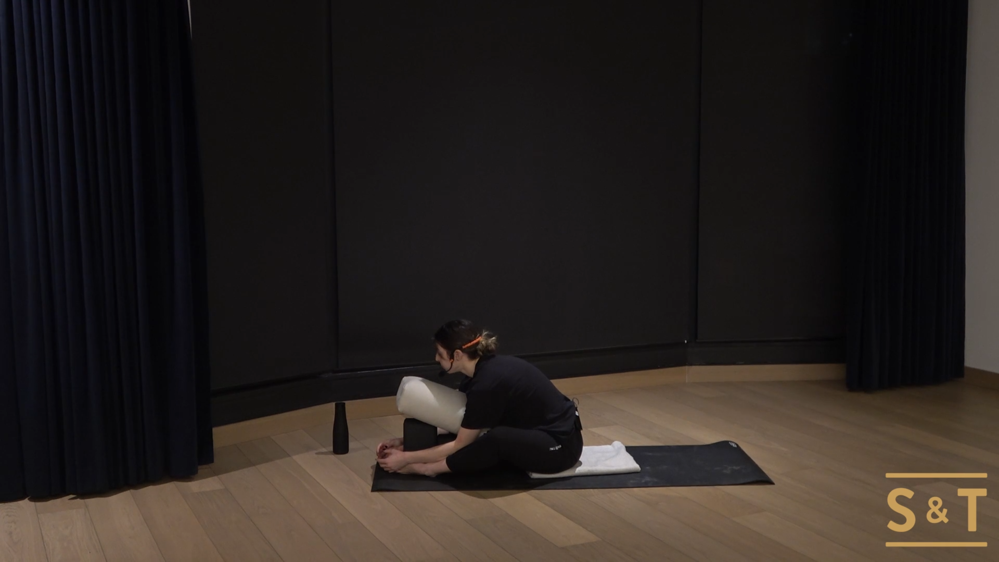 Yin and Chill with Amanda, Sweat Live Dec. 23 2020