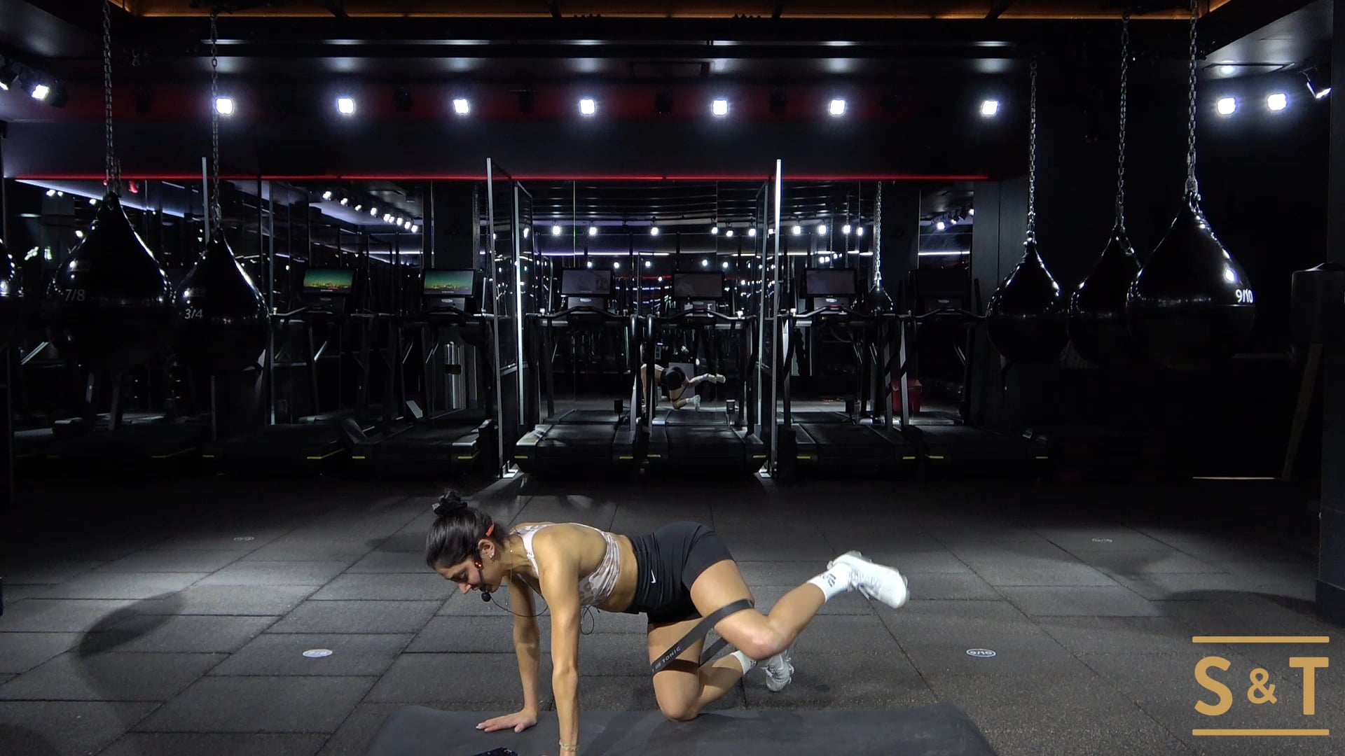 Booty HIIT Express with Lisa, Sweat Live Dec. 24 2020