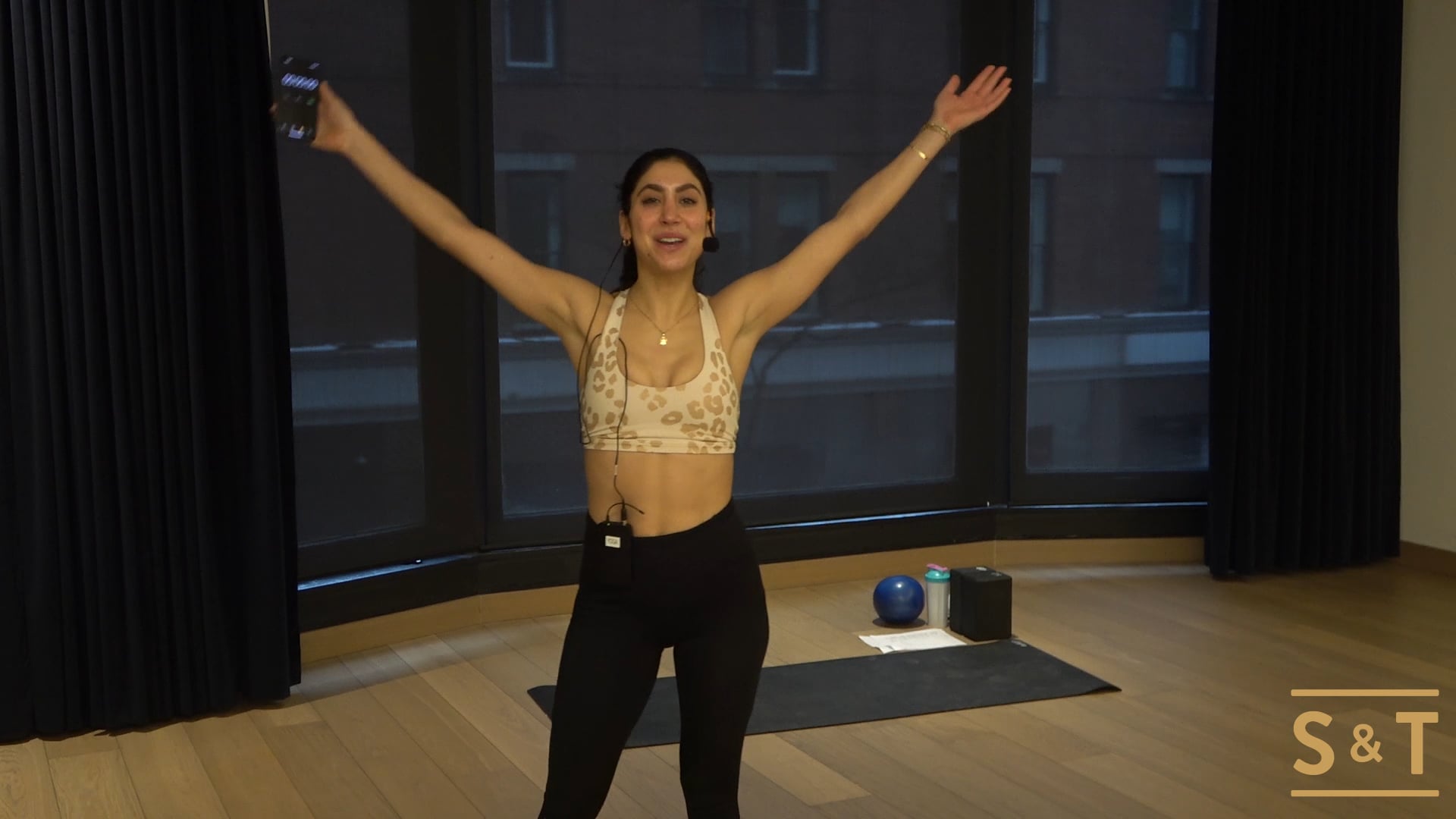 Hot HIIT Core with Lisa, Sweat Live Dec. 30 2020