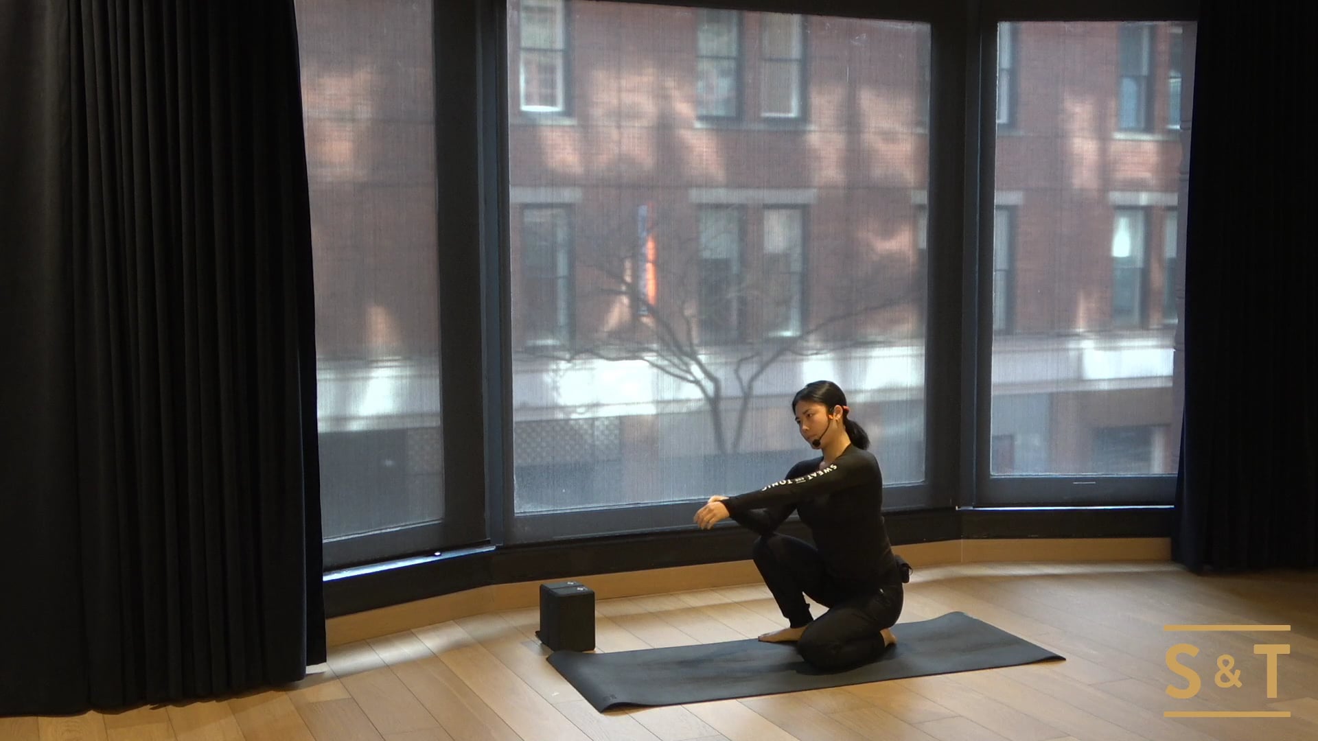 Core Flow with Rachel, Sweat Live Jan 25, 2021