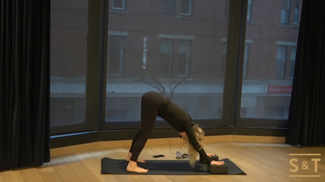 Vinyasa Slow Flow with Rachael, Sweat Live Apr 3, 2021