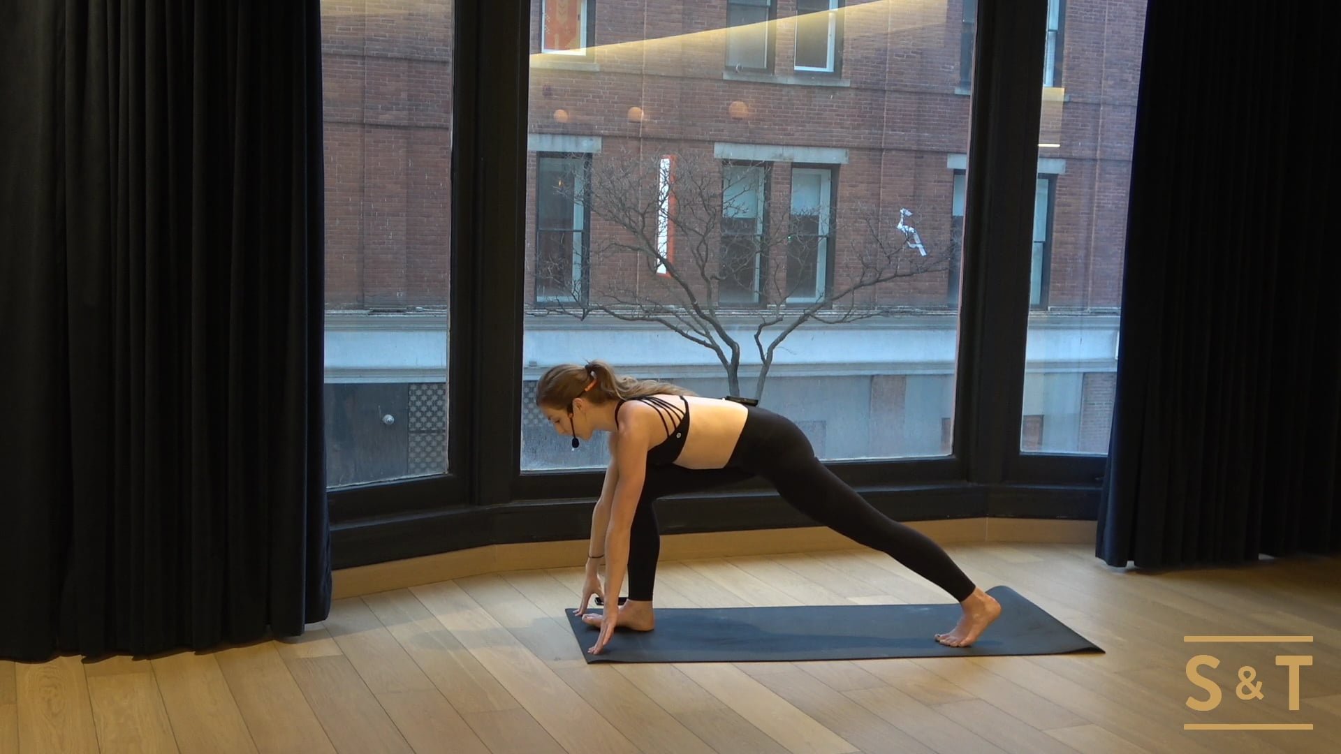 Pilates - Full Body: Retro Beach Party with Rory, Sweat Live Mar 25, 2021