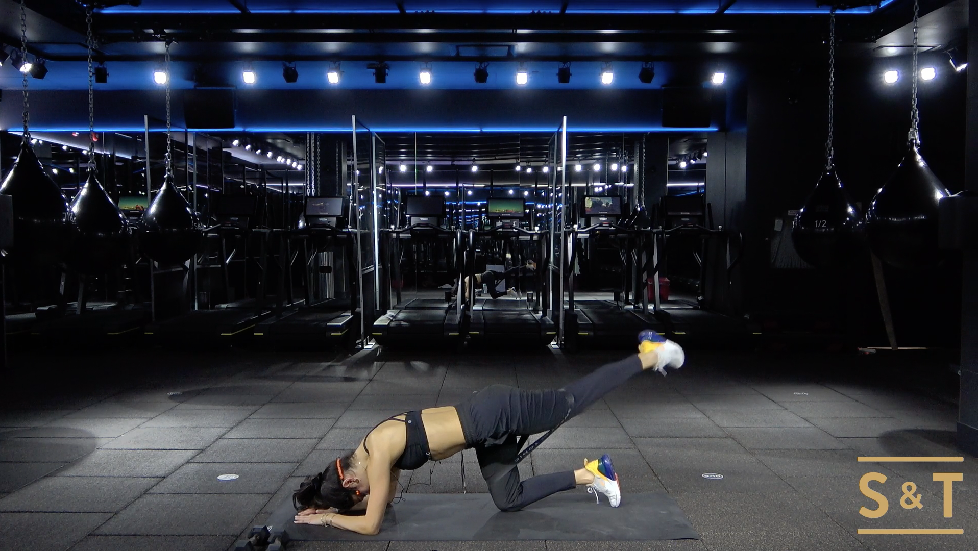 Booty HIIT with Lisa, Sweat Live Jan 6, 2021